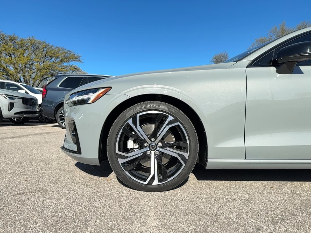 2024 Volvo S60 - Image 9