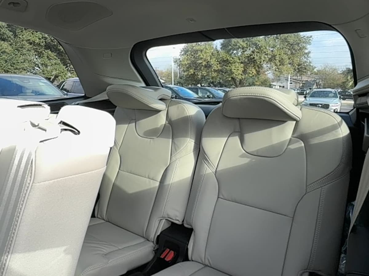 2026 Volvo XC90 plug-in hybrid - Image 14