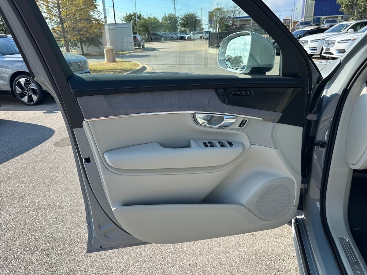2026 Volvo XC90 - Image 18