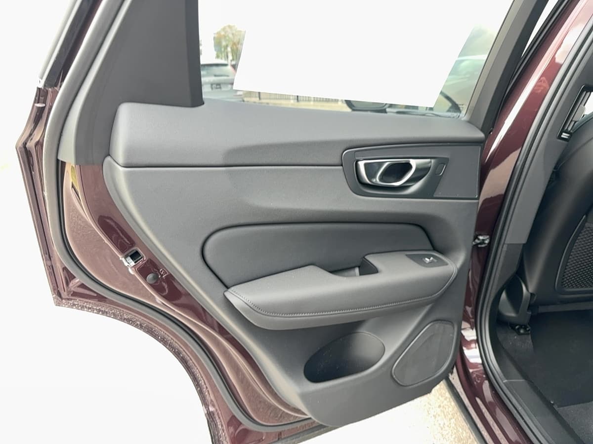 2026 Volvo XC60 - Image 14