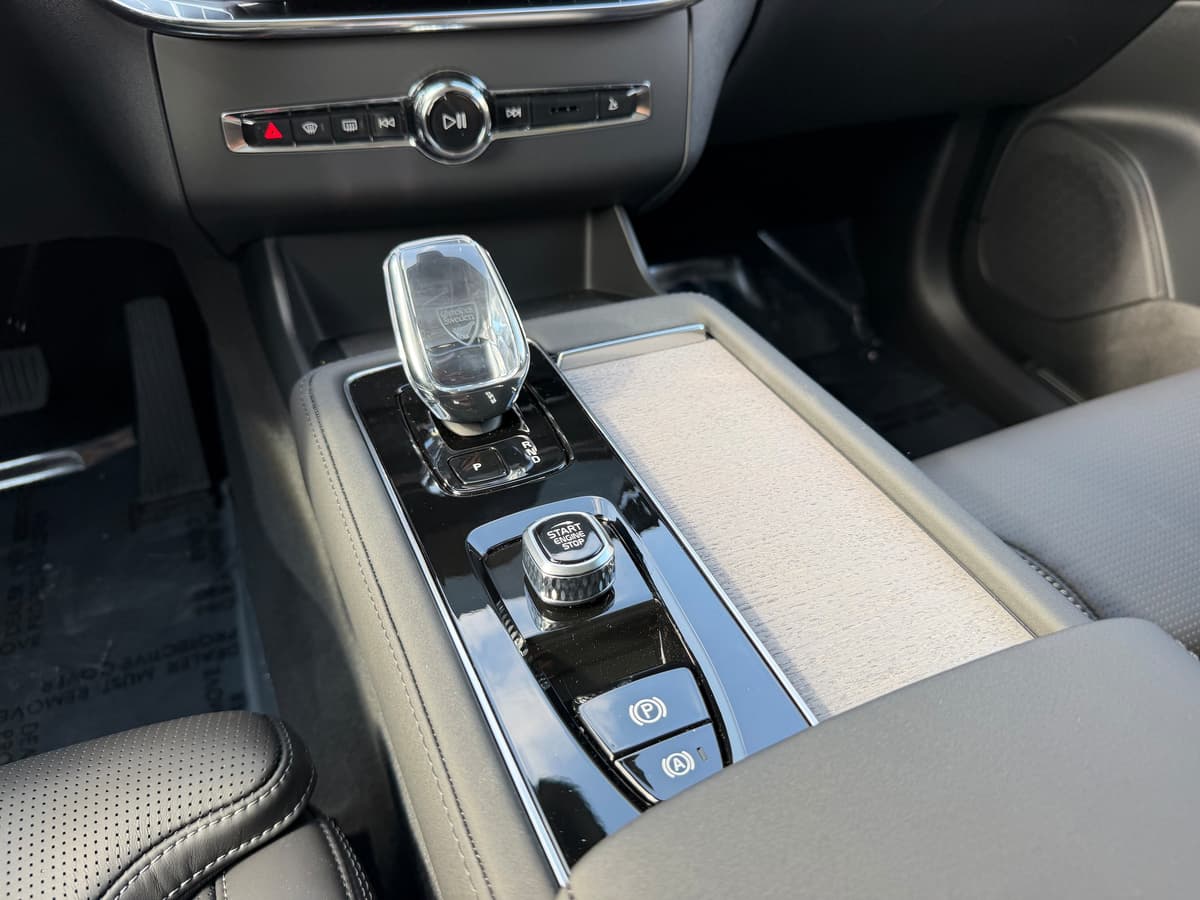 2026 Volvo XC90 plug-in hybrid - Image 14