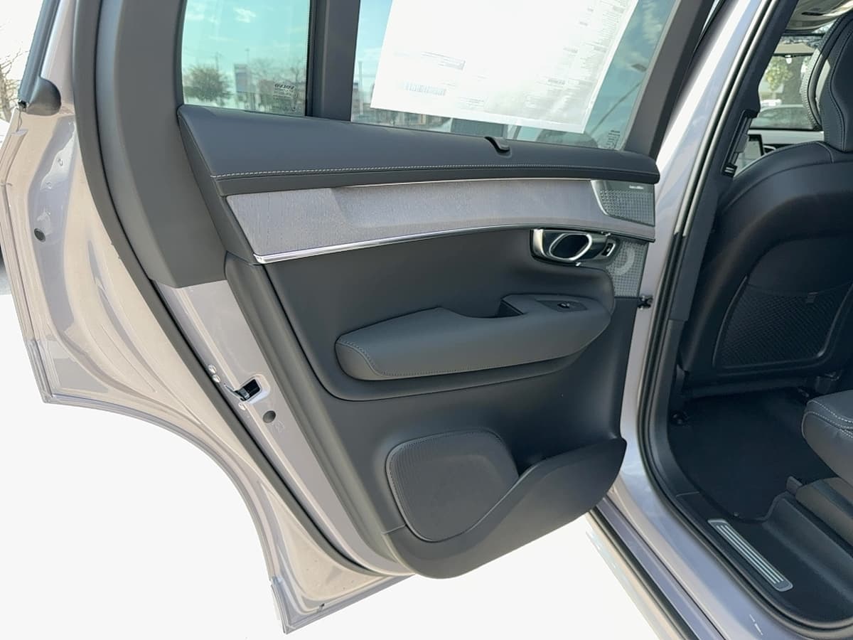 2026 Volvo XC90 - Image 16