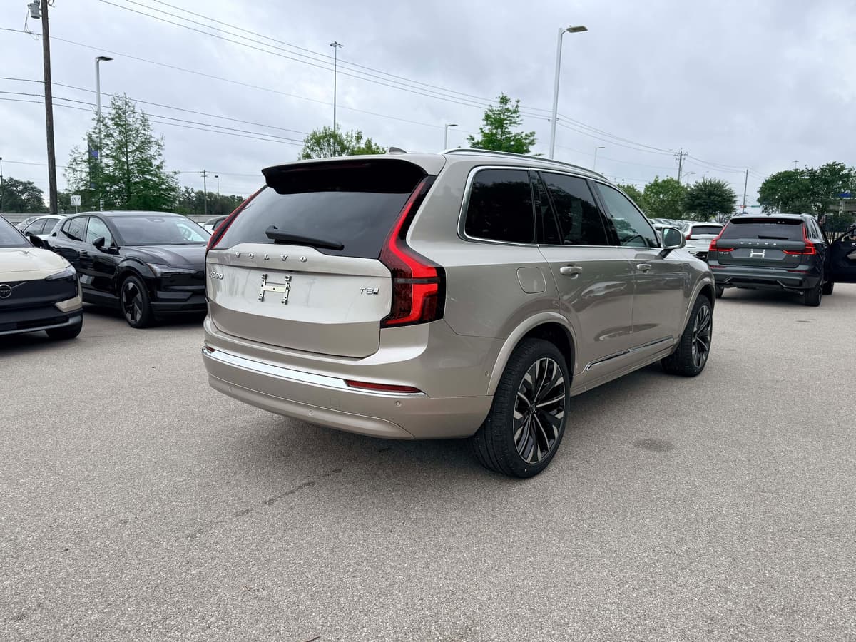 2026 Volvo XC90 plug-in hybrid - Image 6