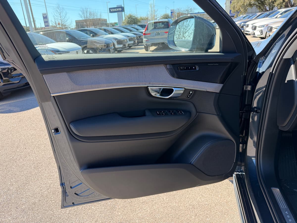2026 Volvo XC90 - Image 18