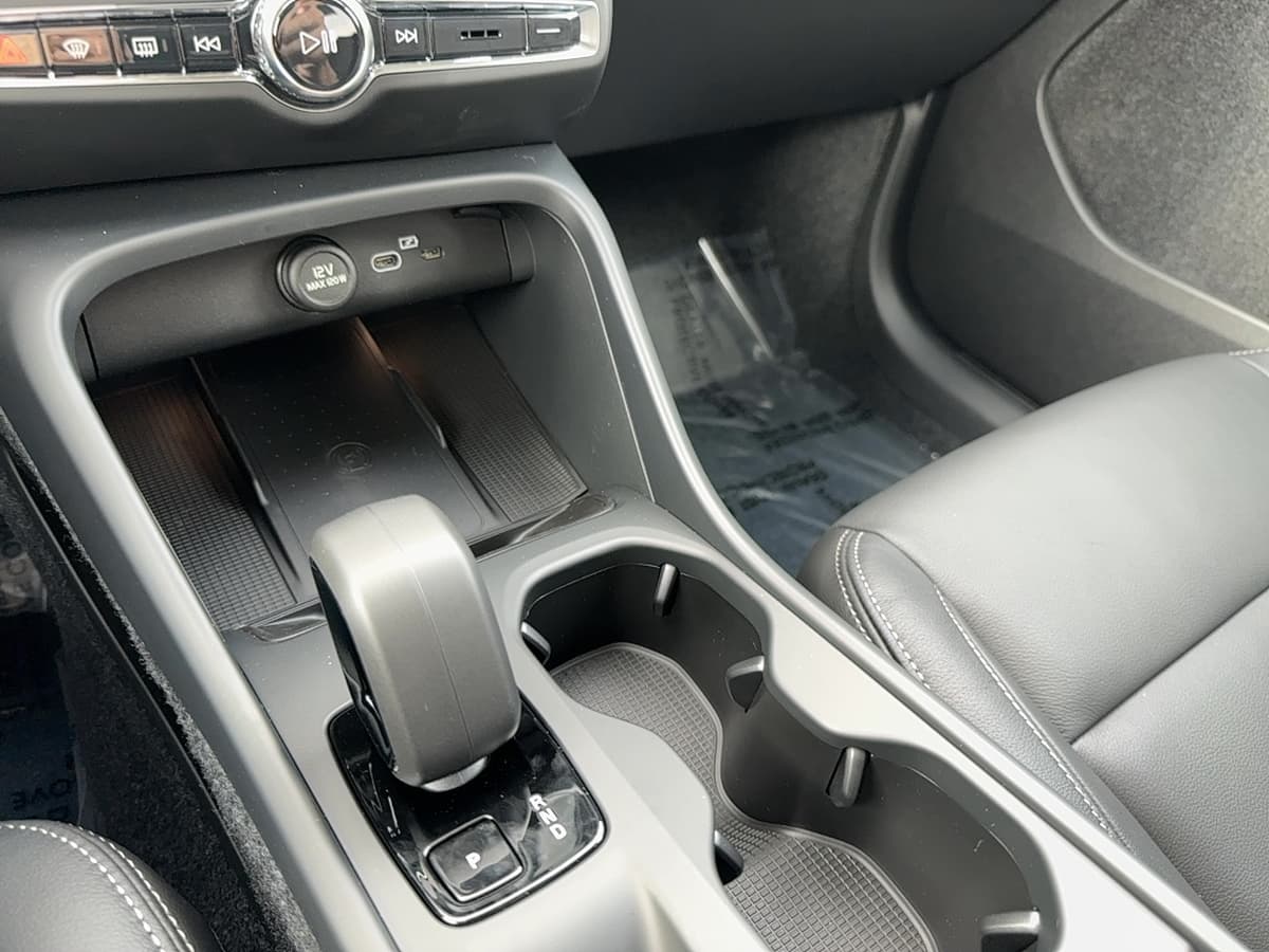 2026 Volvo XC40 - Image 23