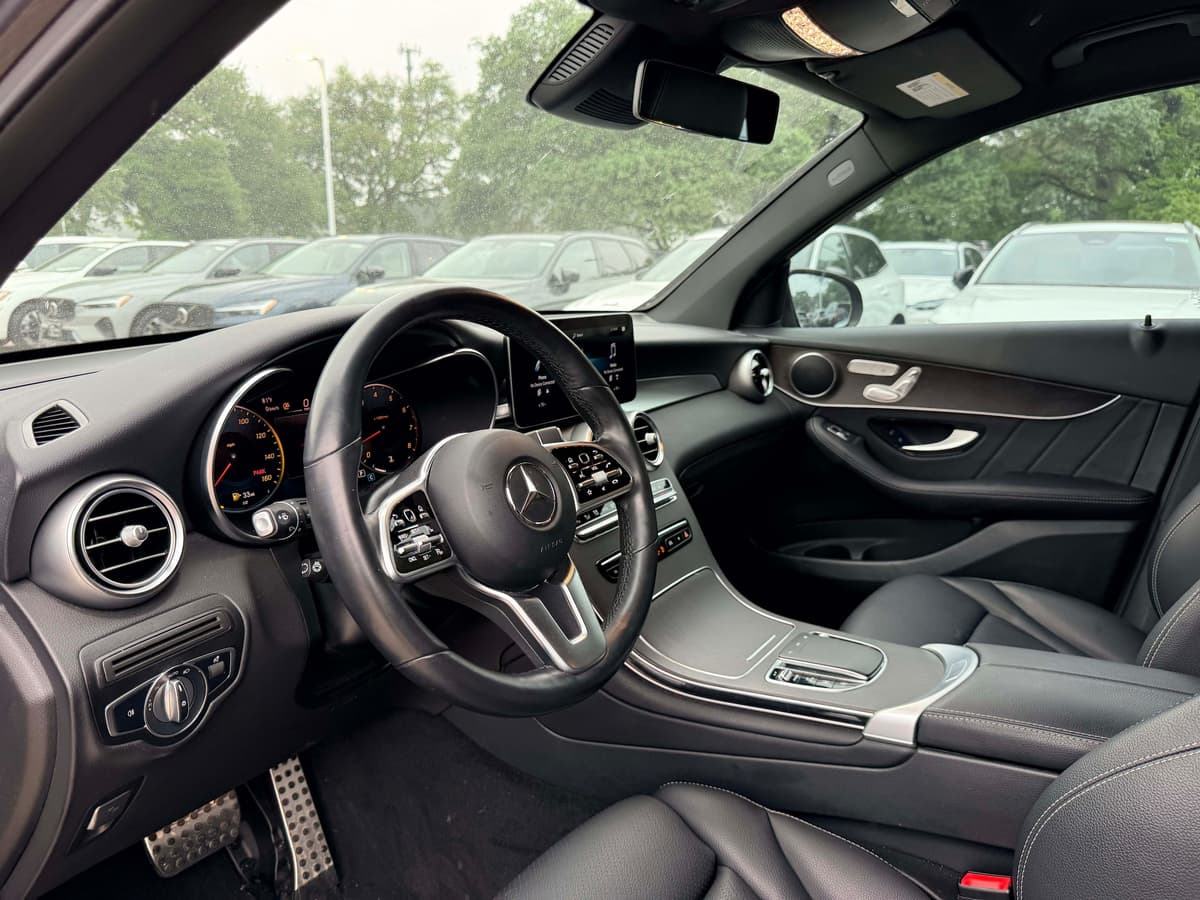 2022 Mercedes-Benz GLC 300 - Image 11