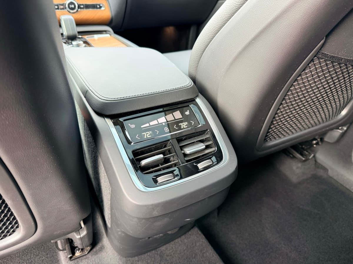 2025 Volvo XC90 - Image 18