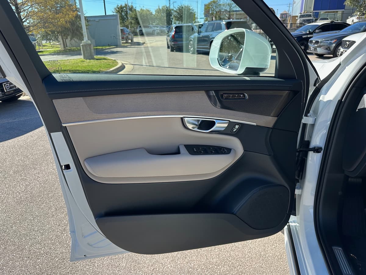 2026 Volvo XC90 - Image 18