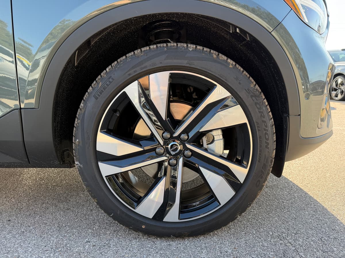 2026 Volvo XC40 - Image 7