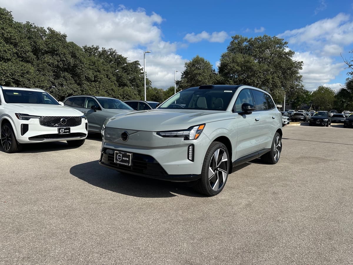 2025 Volvo EX90 - Image 2