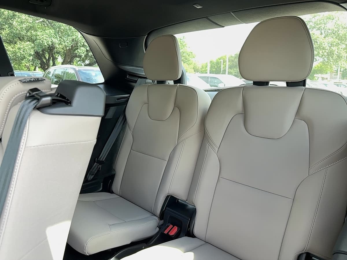 2026 Volvo XC90 - Image 17
