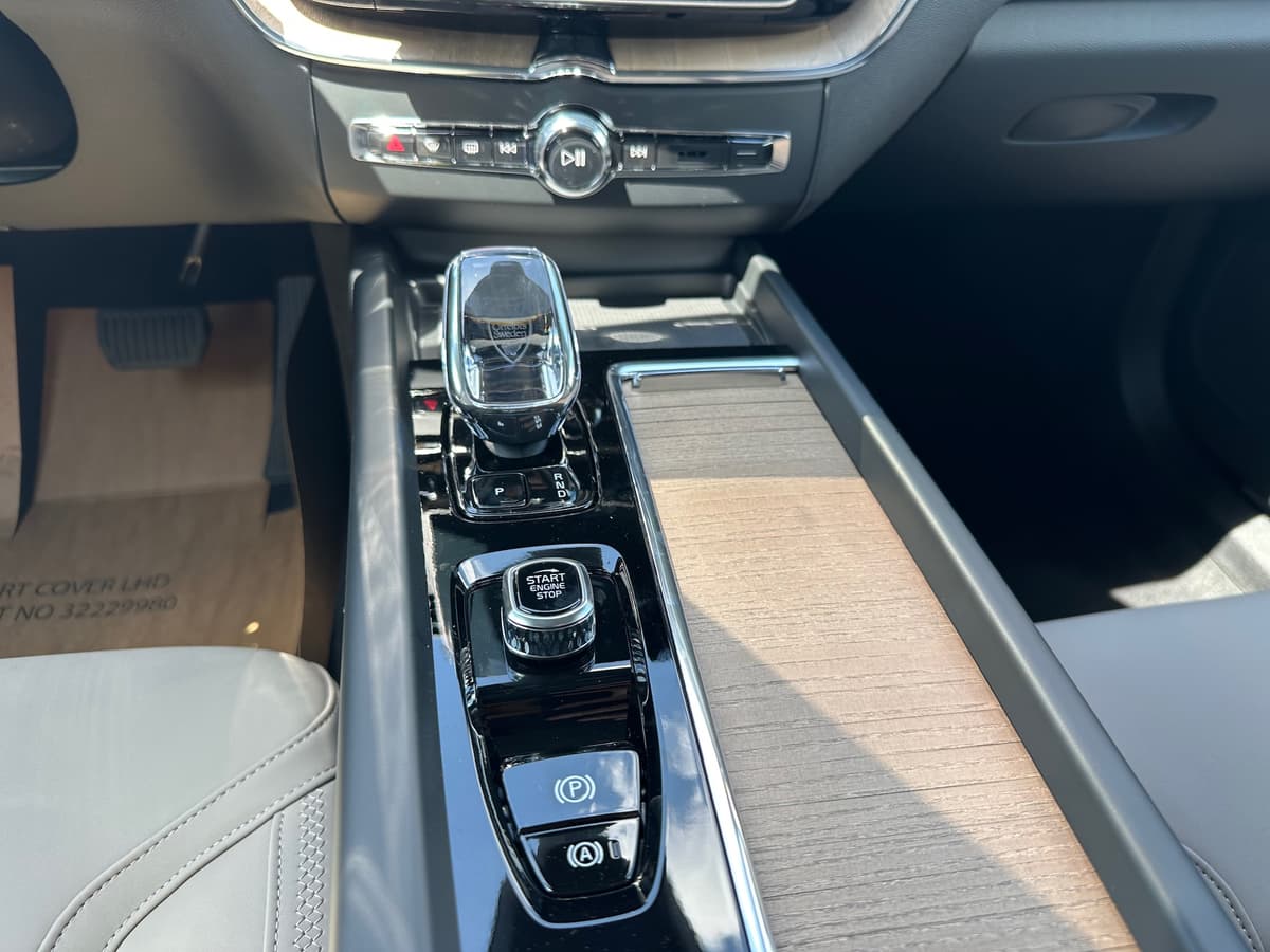 2026 Volvo XC60 - Image 13