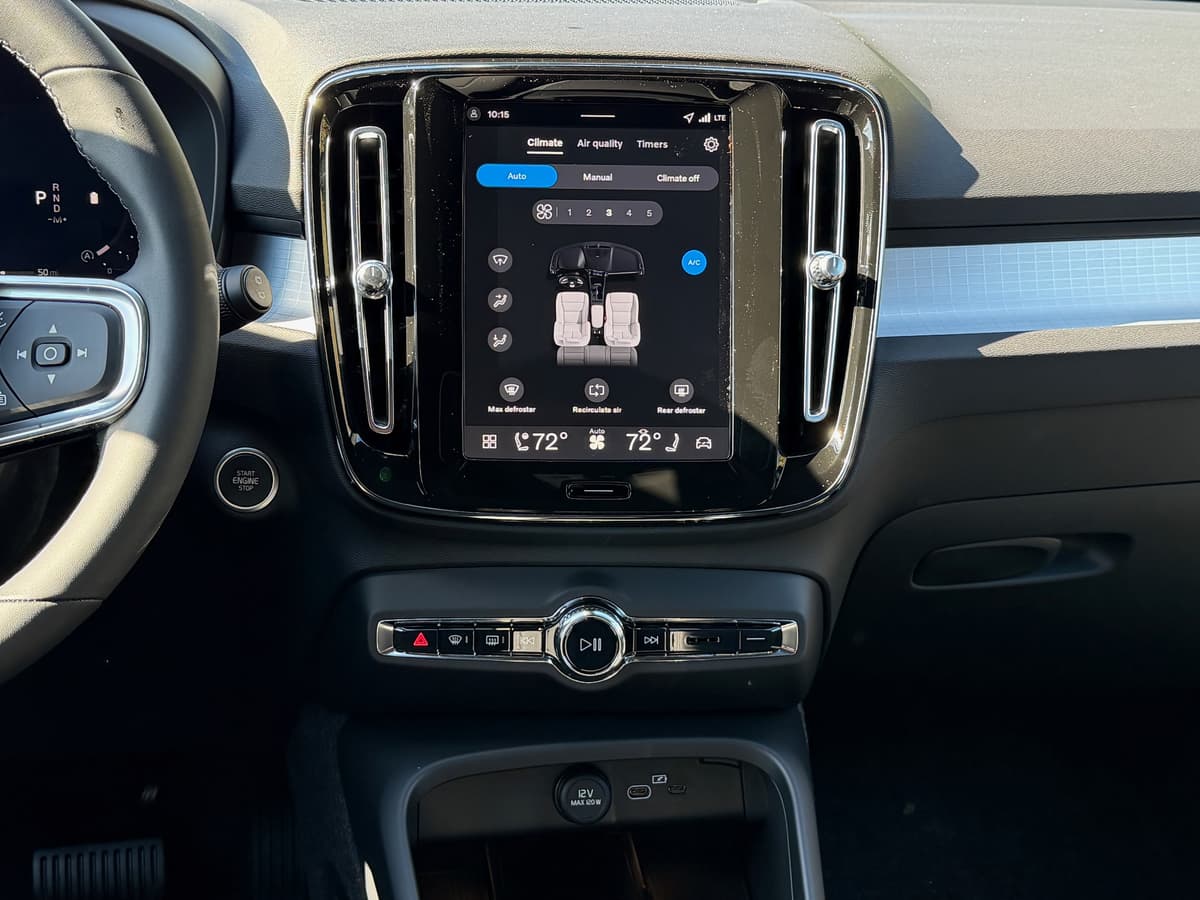 2026 Volvo XC40 - Image 12