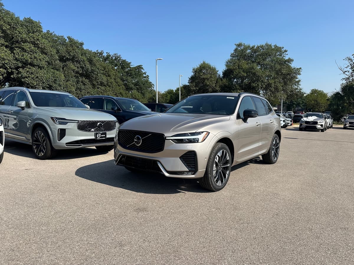 2026 Volvo XC60 - Image 2