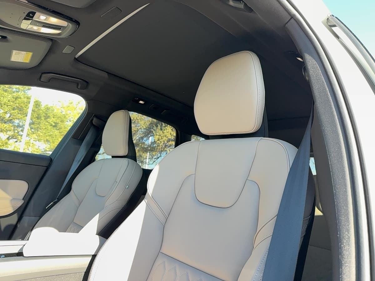 2026 Volvo XC60 - Image 12