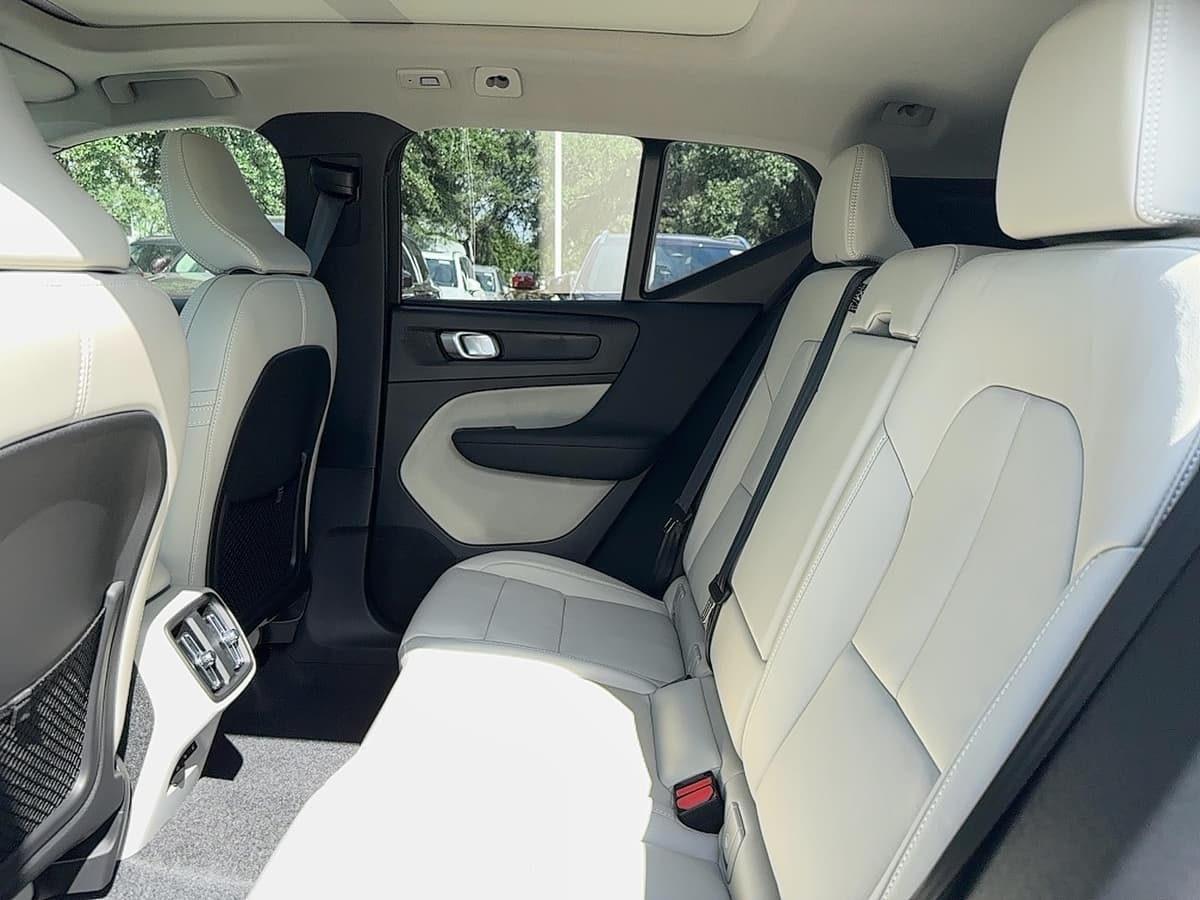 2026 Volvo XC40 - Image 16