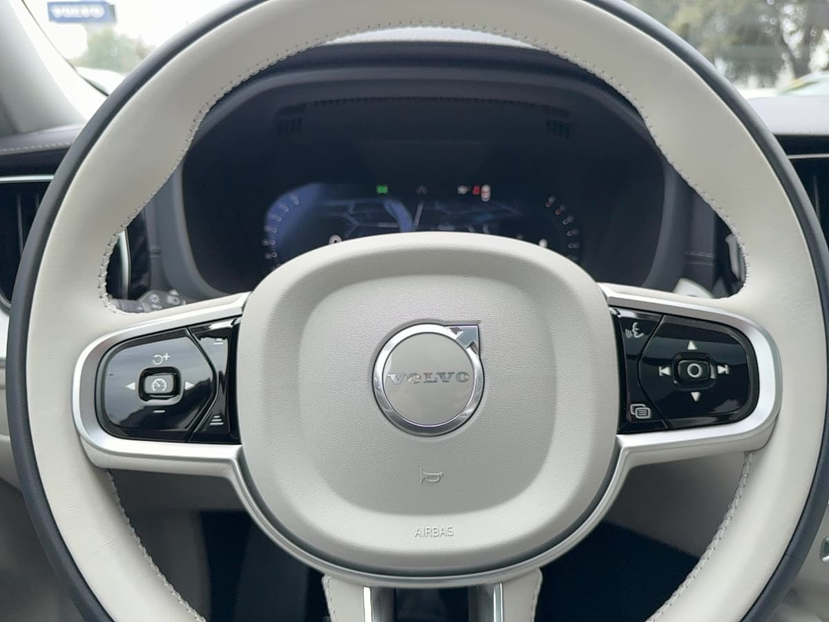 2026 Volvo XC60 - Image 19