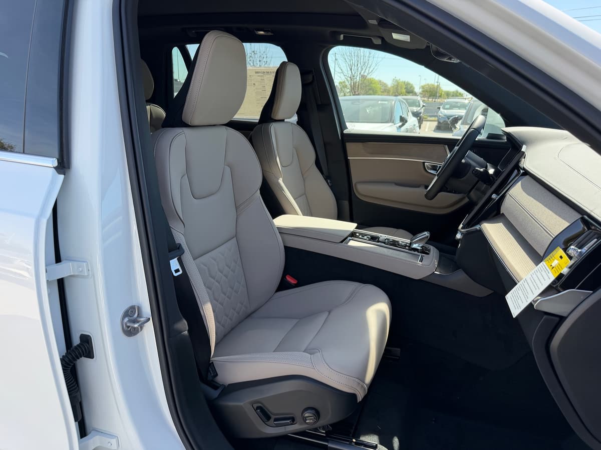 2026 Volvo XC90 - Image 8