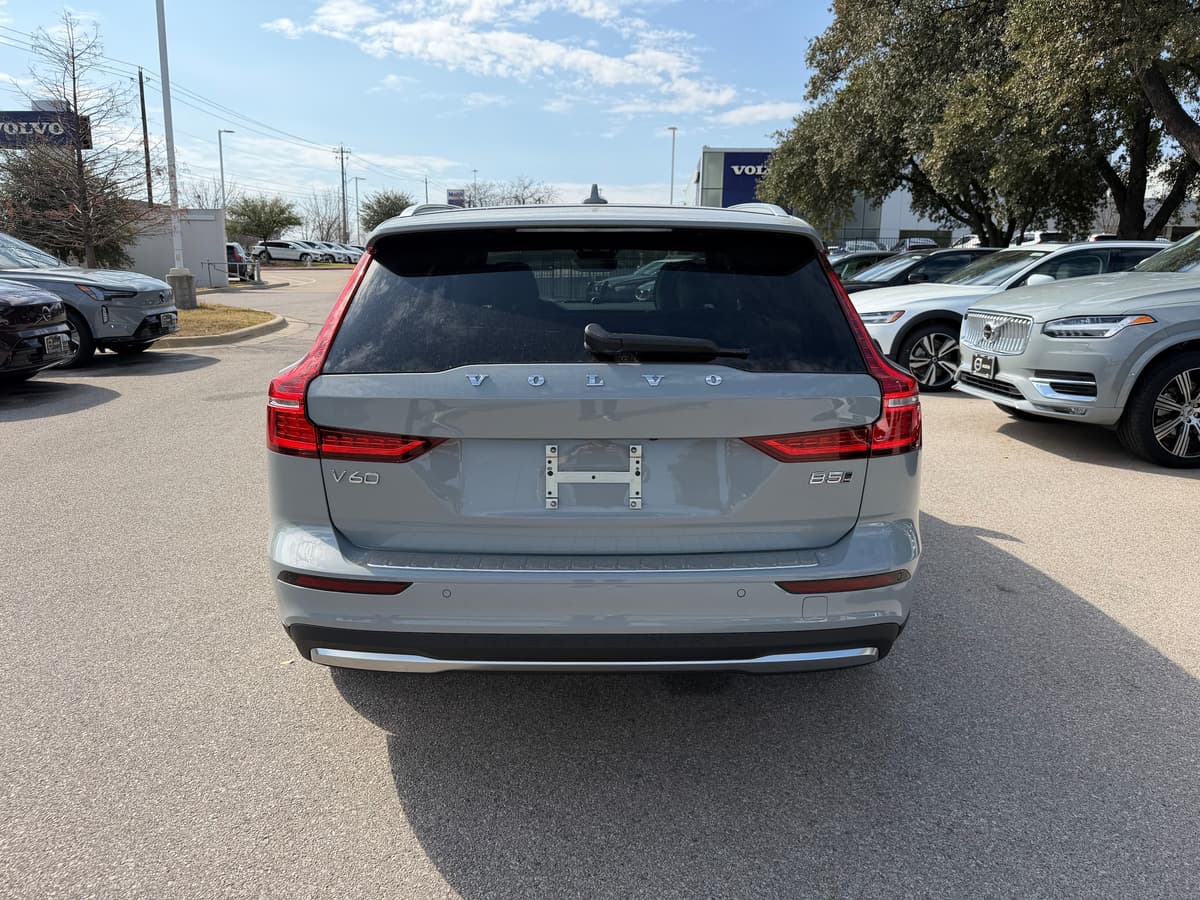 2026 Volvo V60 Cross Country - Image 5