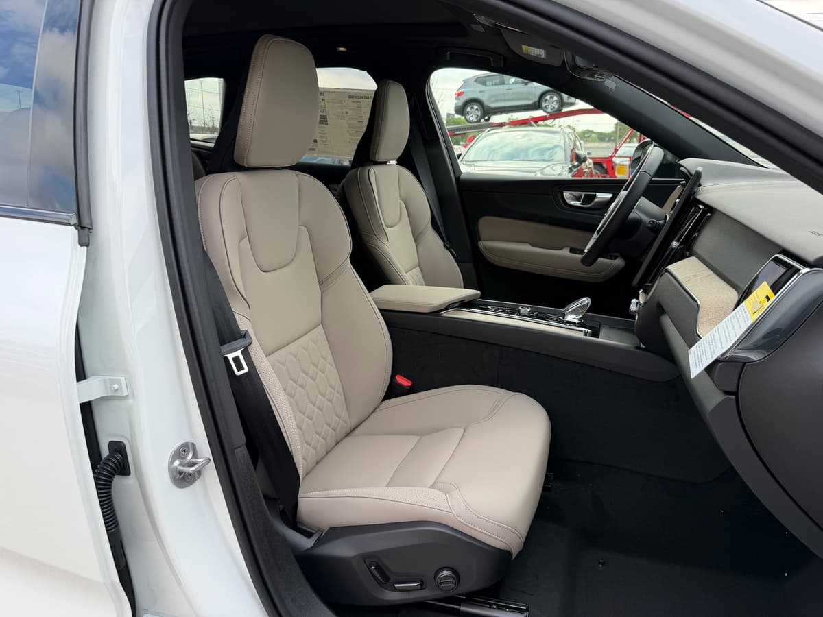 2026 Volvo XC60 - Image 8