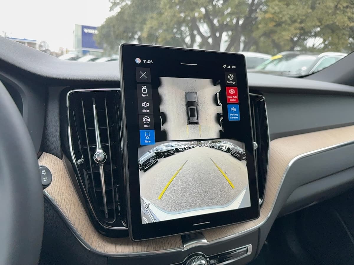 2026 Volvo XC60 - Image 24