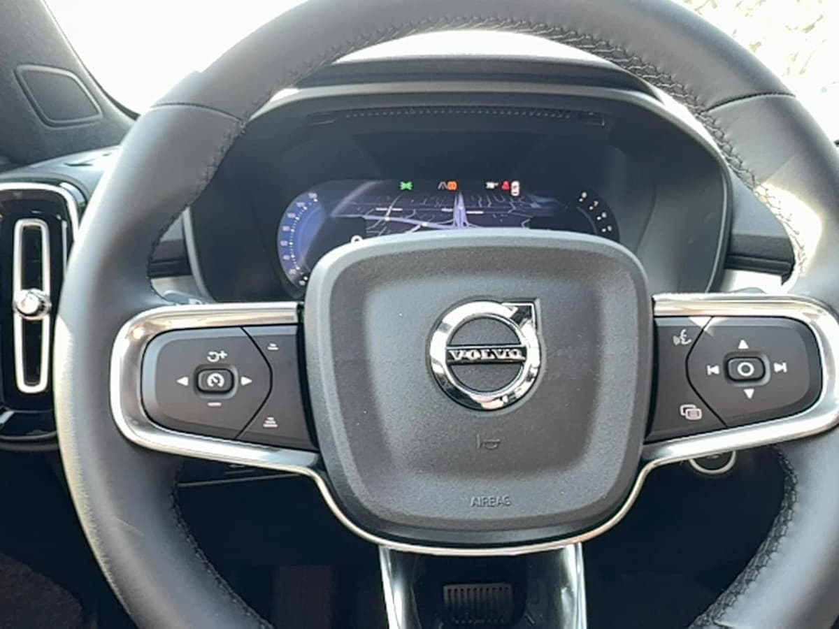 2026 Volvo XC40 - Image 18