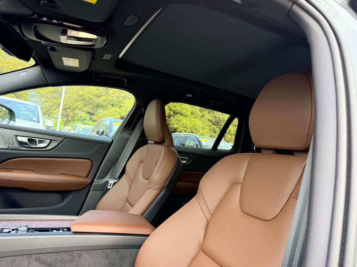 2026 Volvo V60 Cross Country - Image 13