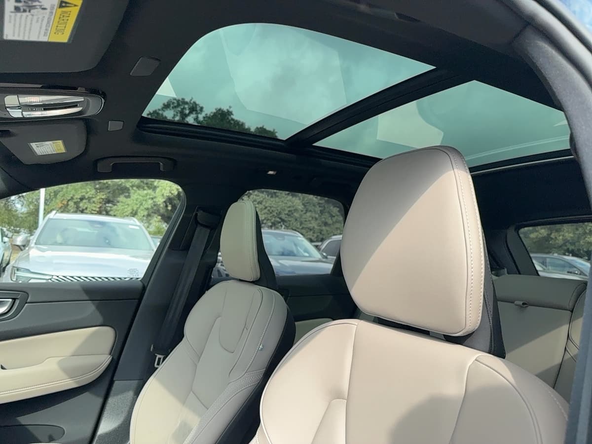 2026 Volvo XC60 - Image 10