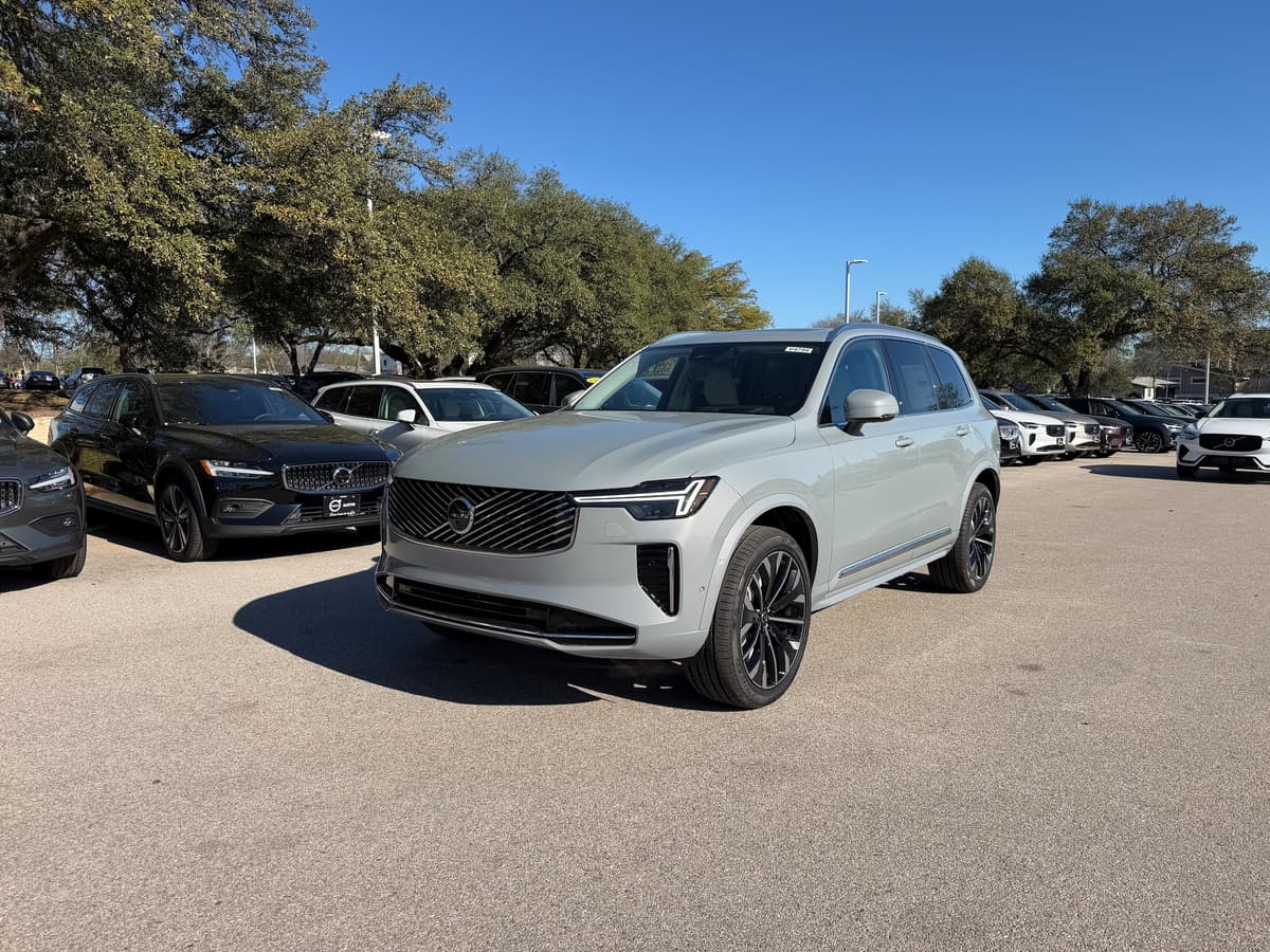 2026 Volvo XC90 - Image 2