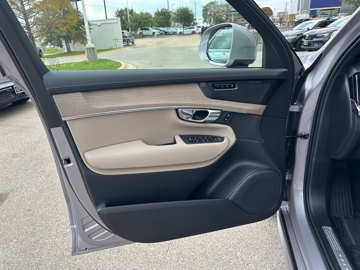 2026 Volvo XC90 - Image 18