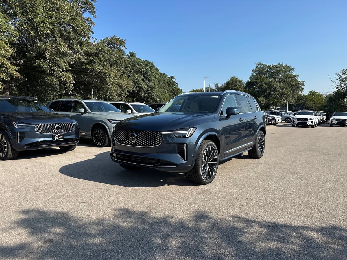 2026 Volvo XC90 - Image 2