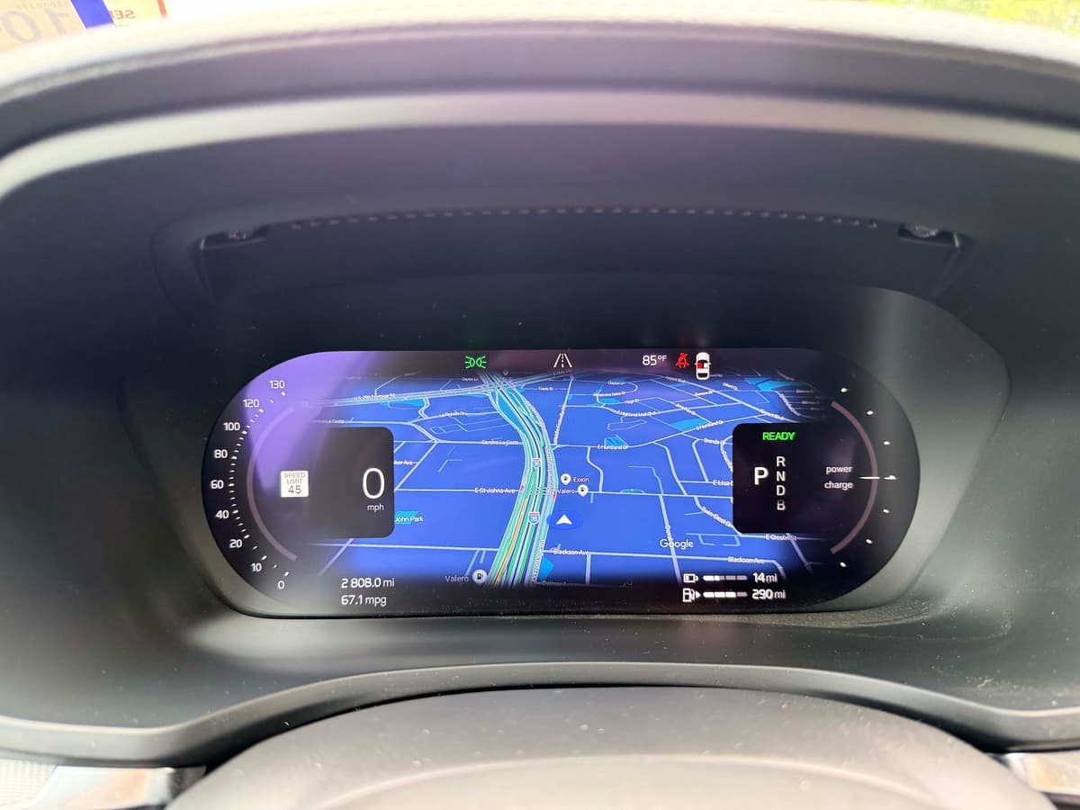 2024 Volvo V60 plug-in hybrid - Image 16