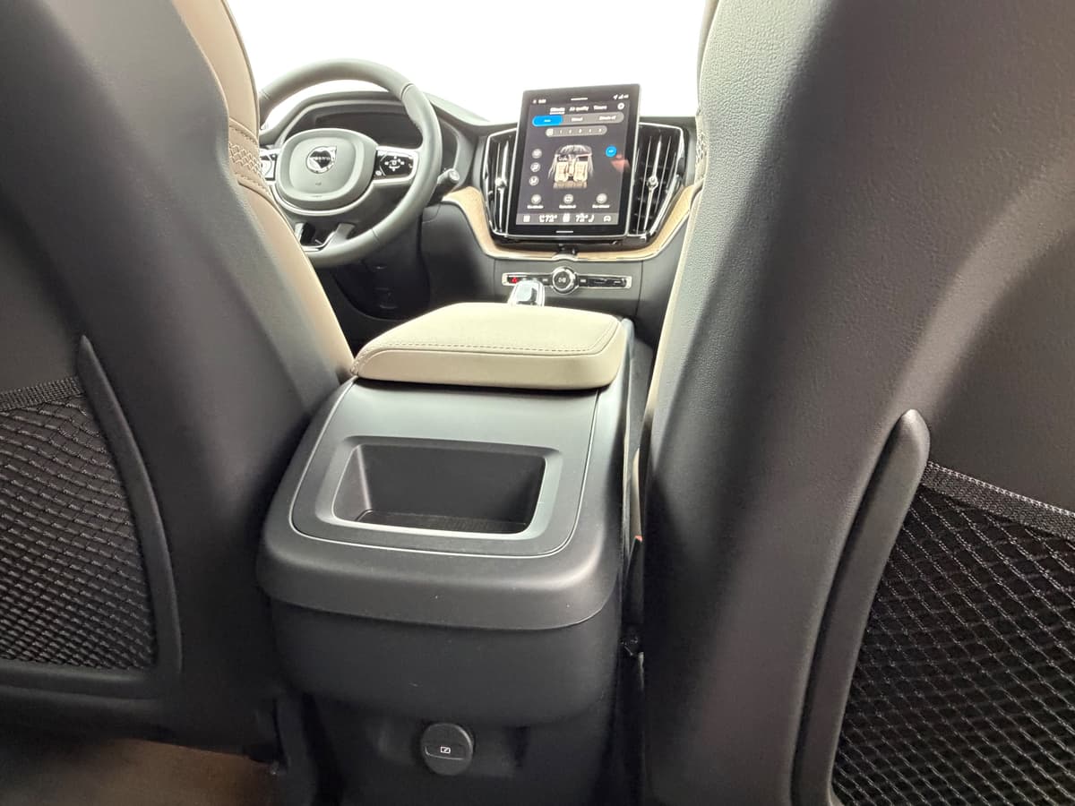 2026 Volvo XC60 - Image 11