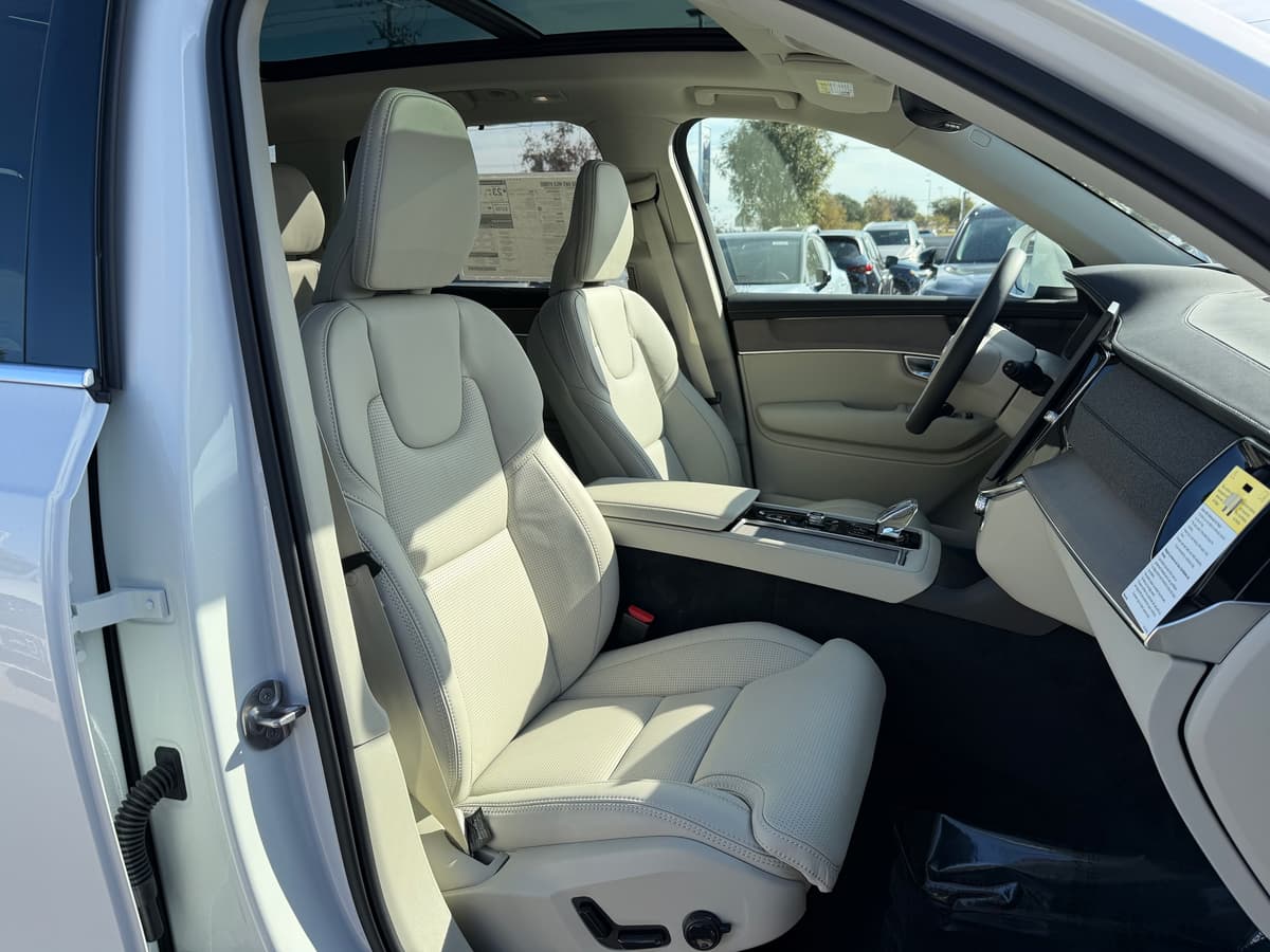 2026 Volvo XC90 - Image 8