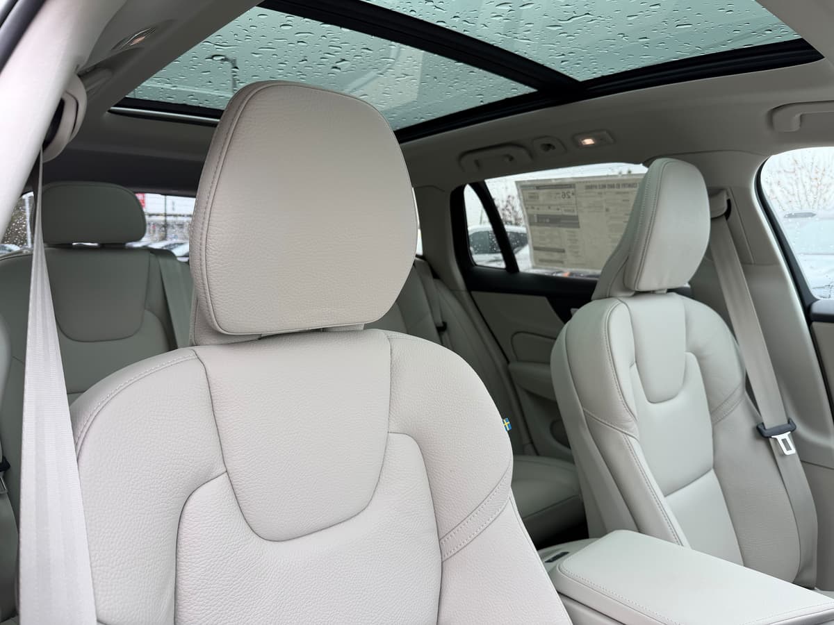 2026 Volvo V60 Cross Country - Image 9
