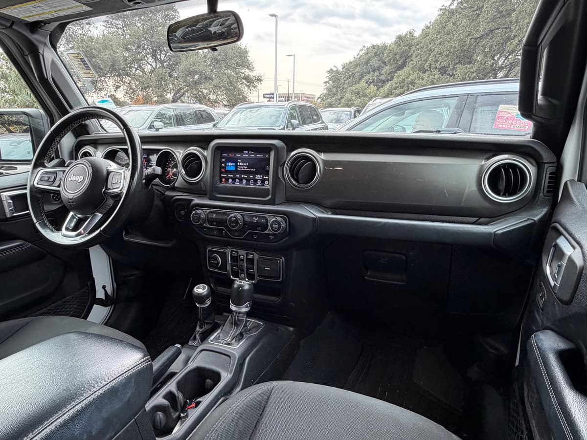 2019 Jeep Wrangler - Image 11