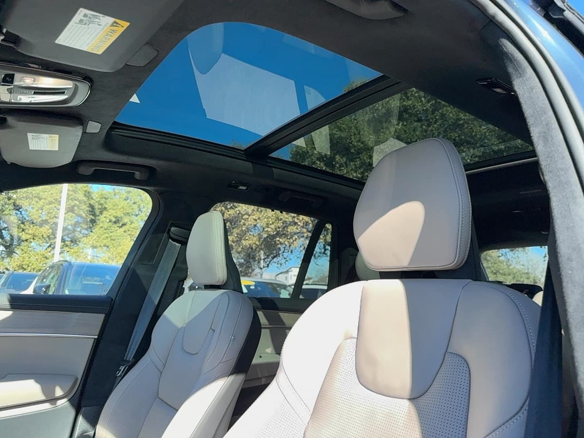 2026 Volvo XC90 plug-in hybrid - Image 13