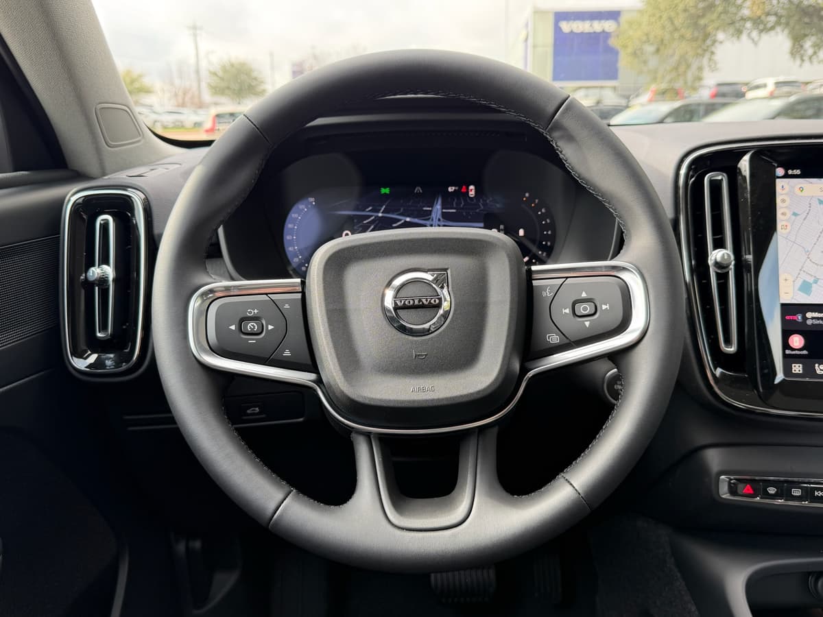 2026 Volvo XC40 - Image 14