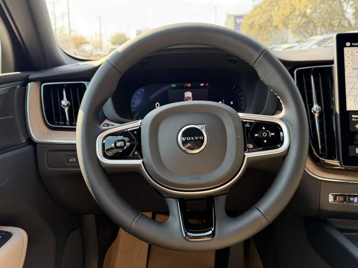 2026 Volvo XC60 - Image 12