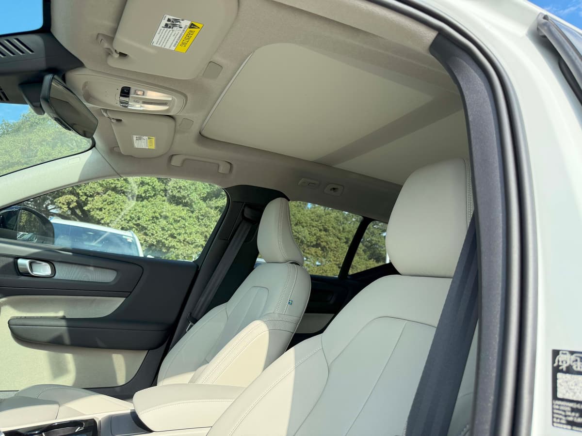 2026 Volvo XC40 - Image 14