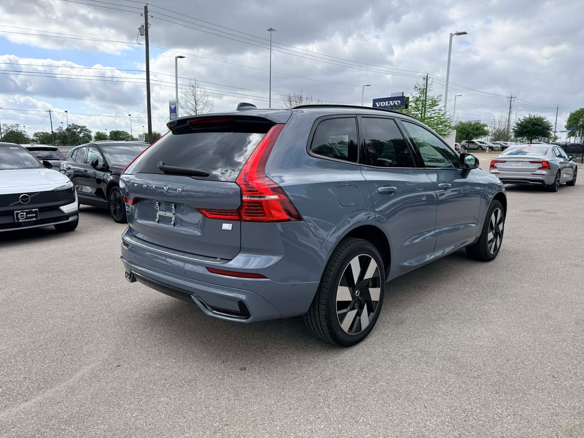 2024 Volvo XC60 plug-in hybrid - Image 6