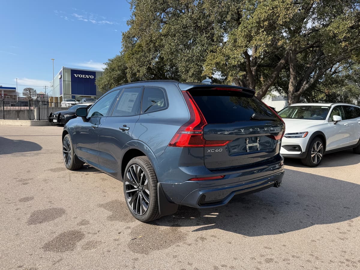 2026 Volvo XC60 - Image 4