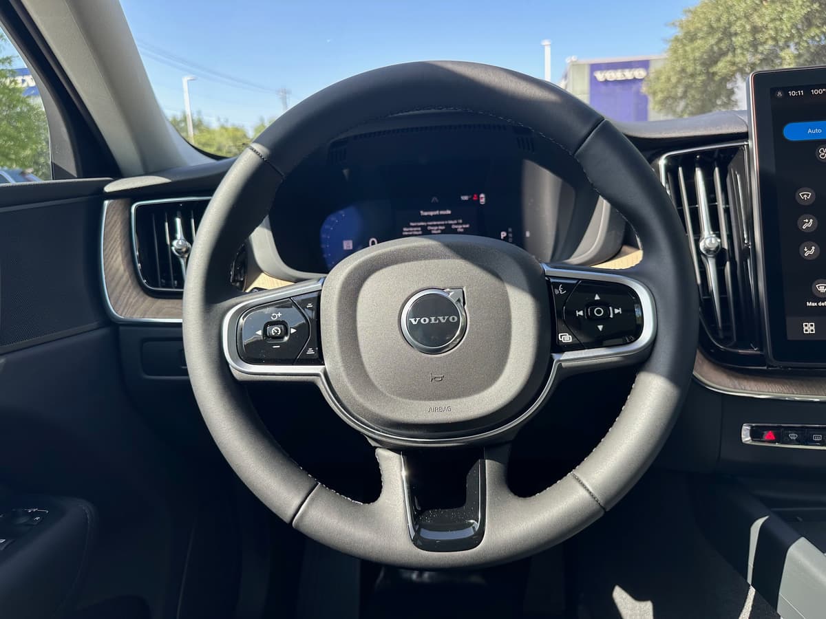 2026 Volvo XC60 - Image 14