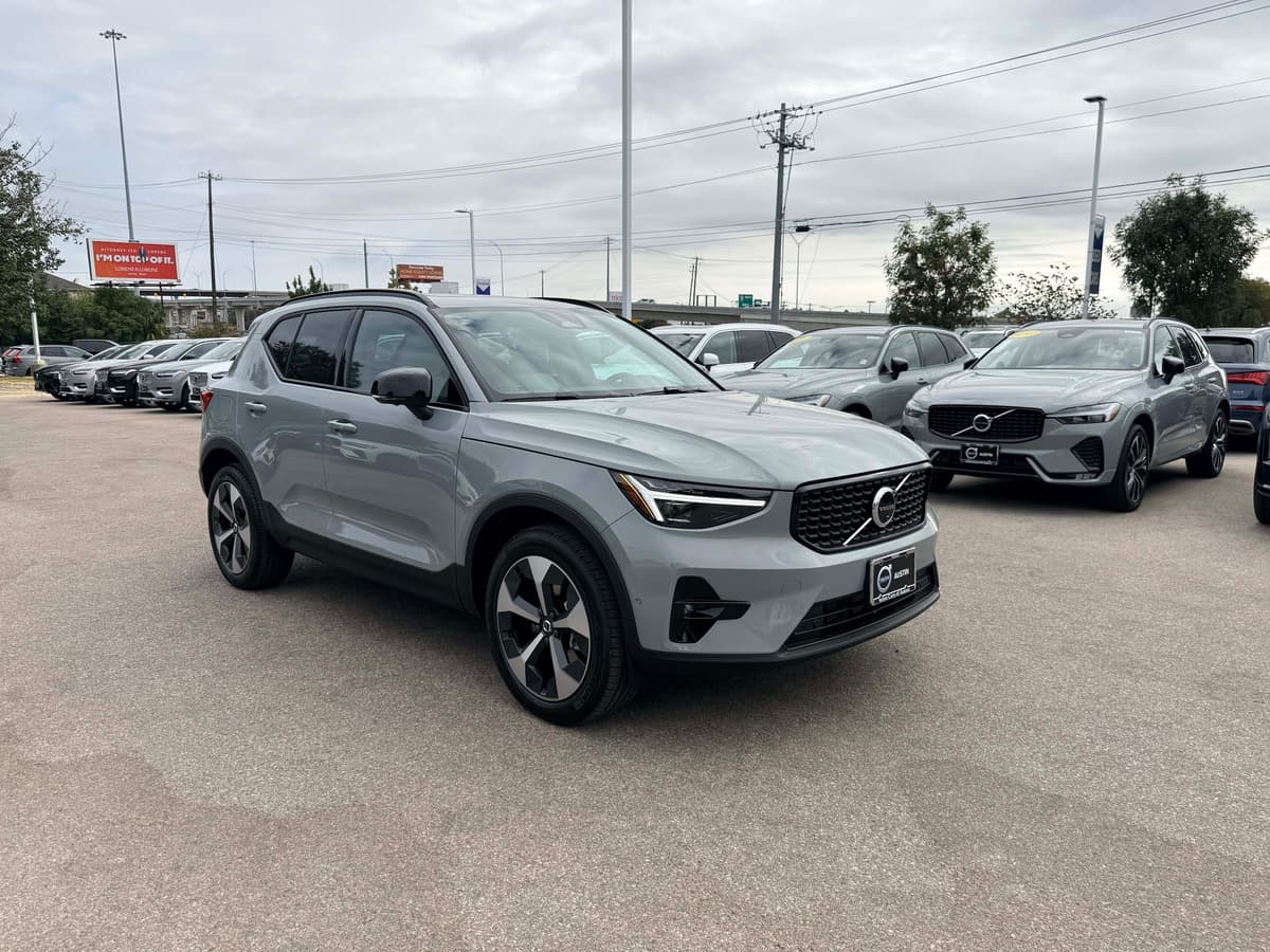 2026 Volvo XC40 - Image 7