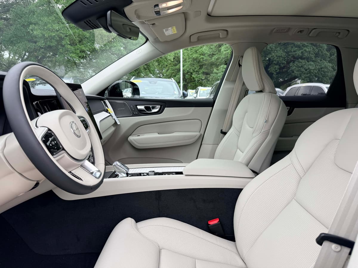 2026 Volvo XC60 - Image 12