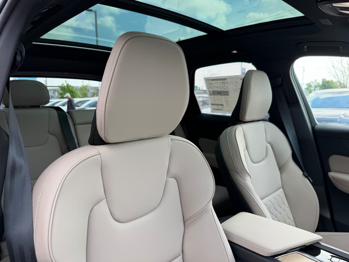 2026 Volvo XC60 - Image 9