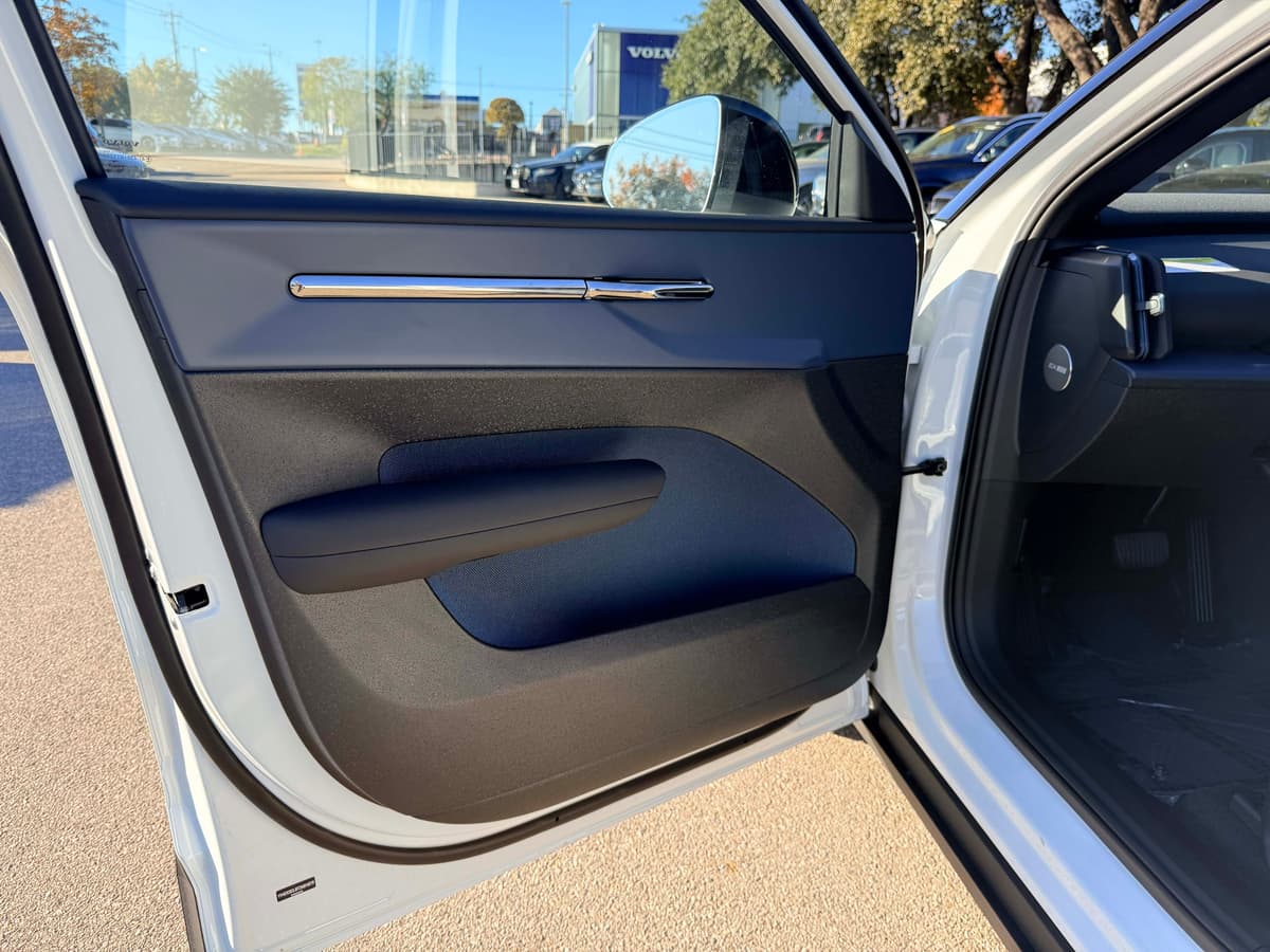 2026 Volvo EX30 Cross Country - Image 10