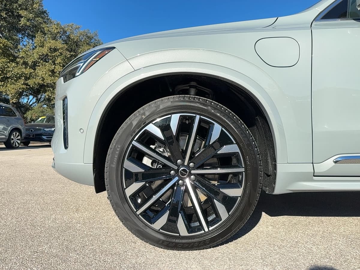 2026 Volvo XC90 plug-in hybrid - Image 8