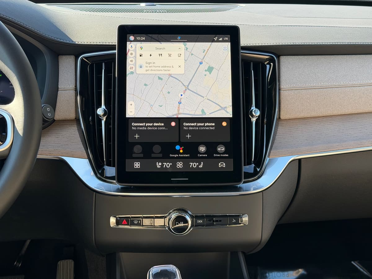 2026 Volvo XC90 plug-in hybrid - Image 12