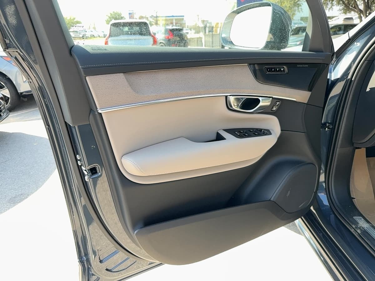 2026 Volvo XC90 - Image 10